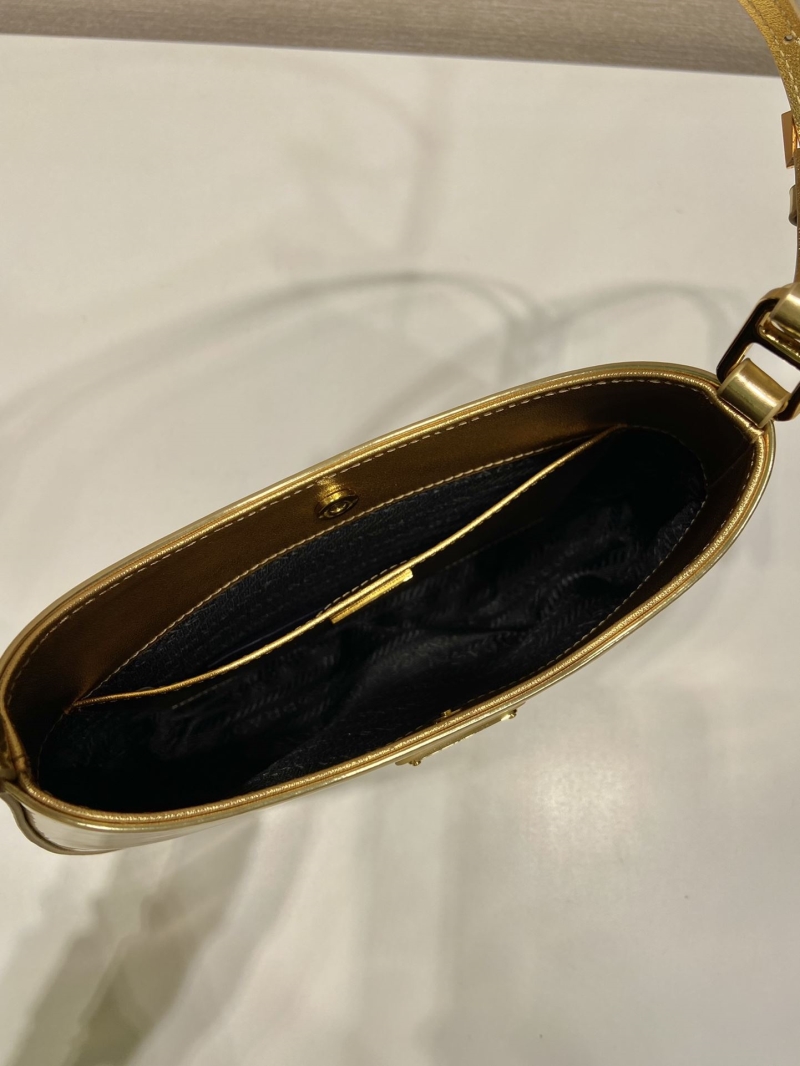Pra*a hobo bags